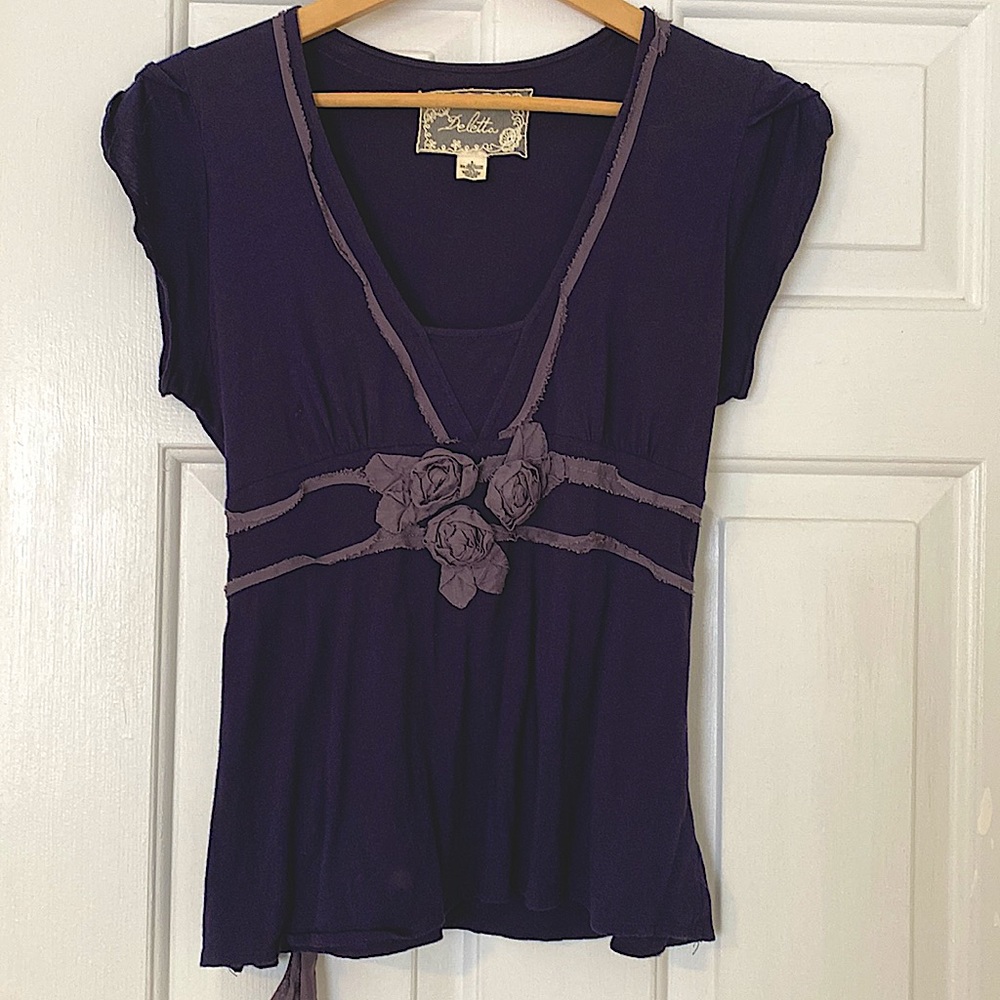 Deletta (Anthropologie) V neck, Tie Back Tee with Flower Detail